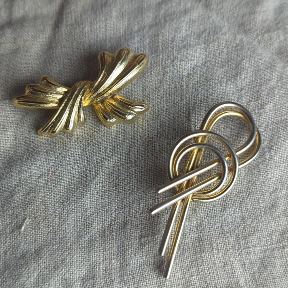 Vintage Signed Brooch Set – Gerry & Sarah Coventry Gold Tone Costume Jewelry - Picture 1 of 8
